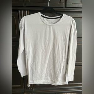 NWOT Oncloud long sleeve women’s shirt